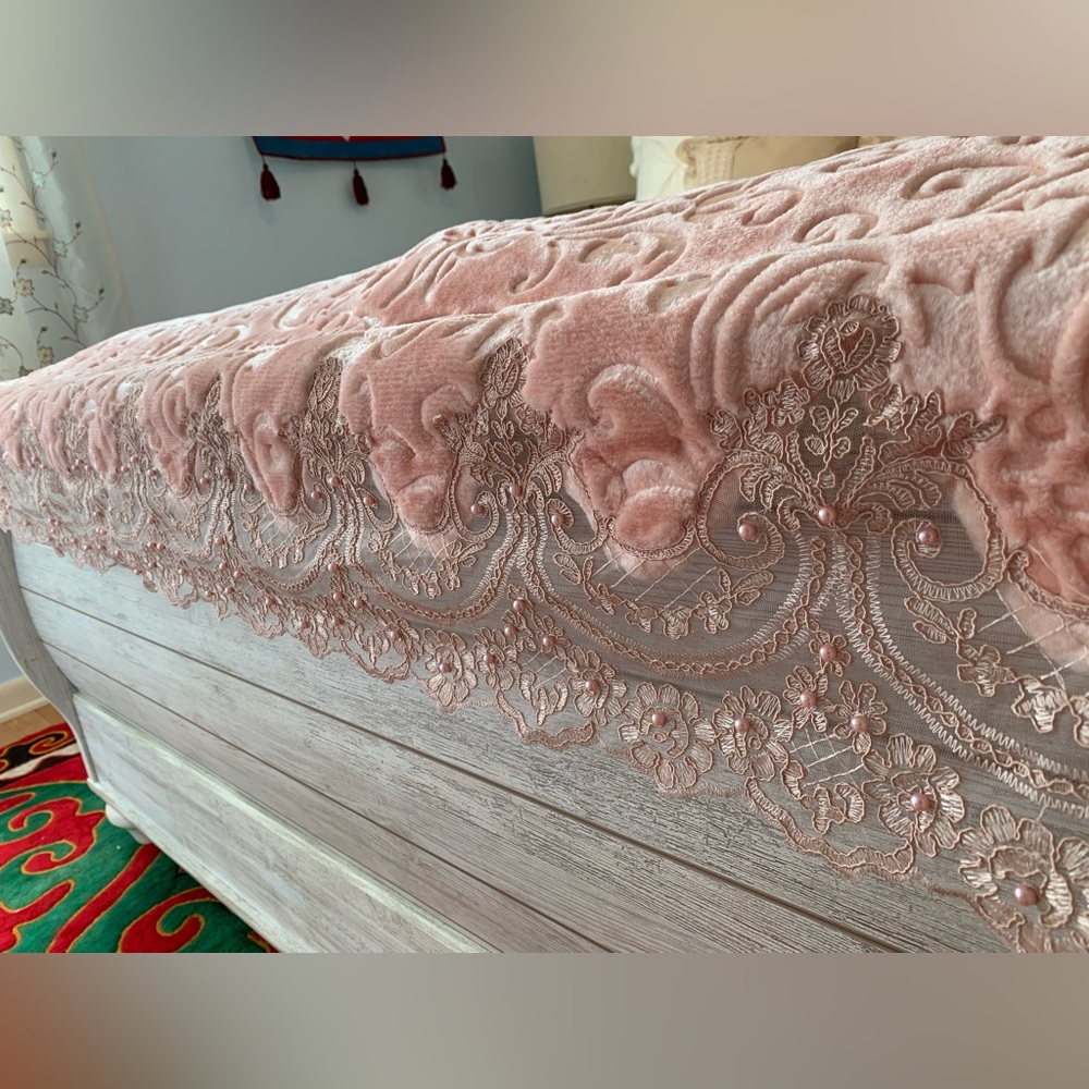 NEW, beautiful warm pink blanket from Turkey 🇹🇷